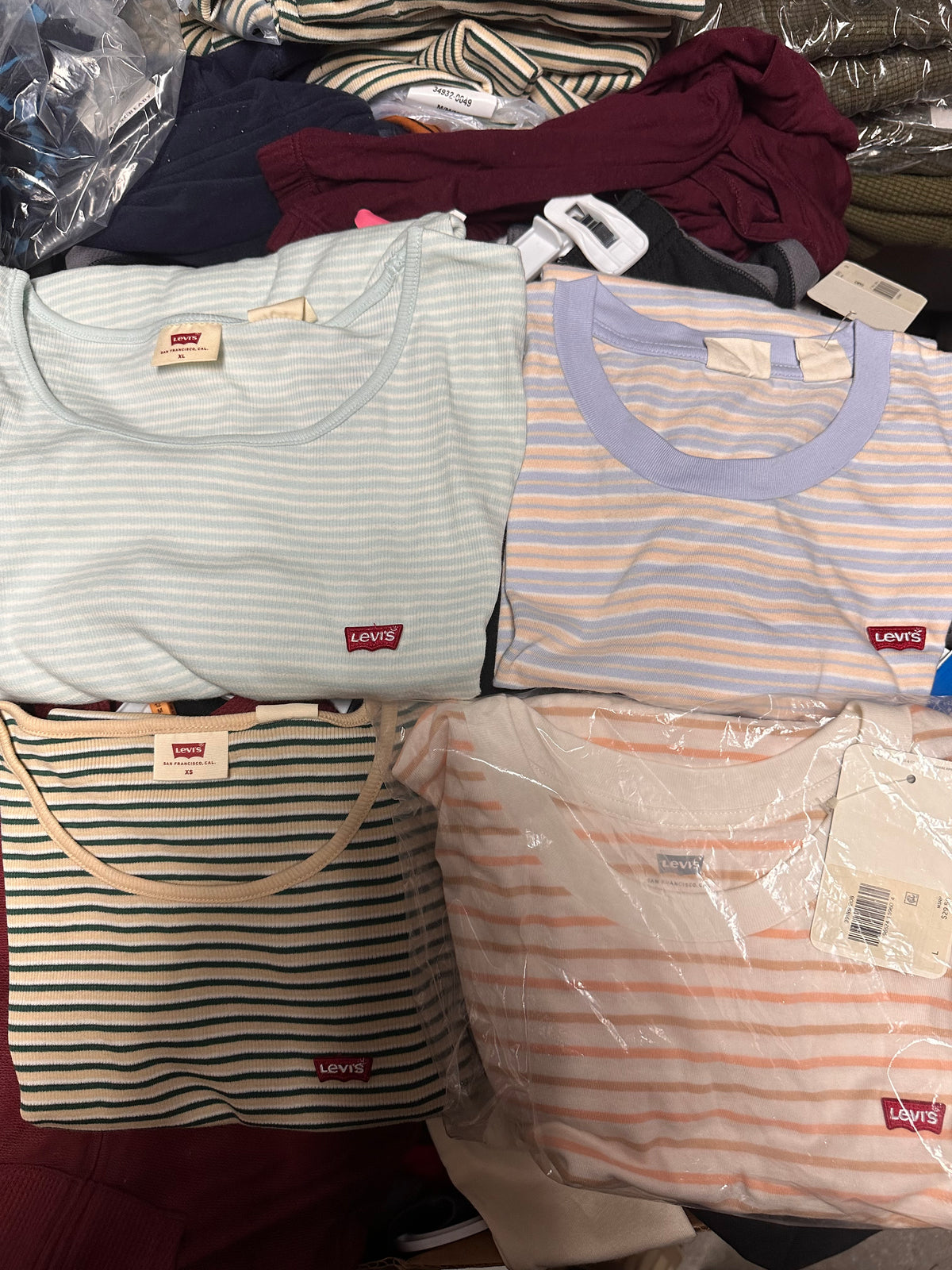 Levi´s Women's/Mujer Tops/Blusas Mix/Surtidas al por Mayor - Precio por unidad: $8.50 USD